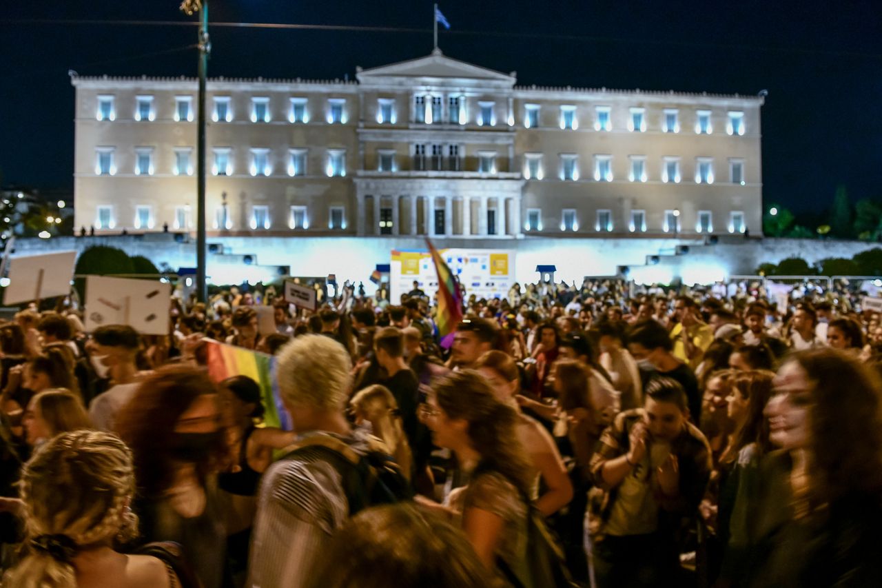 Στιγμιότυπο από την πορεία Athens Pride 2021 - πορεία περηφάνειας της ΛΟΑΤΚΙ ΚΑΙ LGBTQI+ κοινότητας. Γιορτή διεκδίκησης και μνήμης, με συνθήκες πανδημίας φέτος, αλλά με χαρακτήρα διαμαρτυρίας ενάντια σε μια ομοφοβική, τρανσφοβική και ρατσιστική κοινωνία, ενάντια την αστυνομική βία, την πατριαρχία, την ανισότητα, την απομόνωση και την κακοποίηση, Σάββατο 11 Σεπτεμβρίου 2021 (ΤΑΤΙΑΝΑ ΜΠΟΛΑΡΗ/ EUROKINISSI)