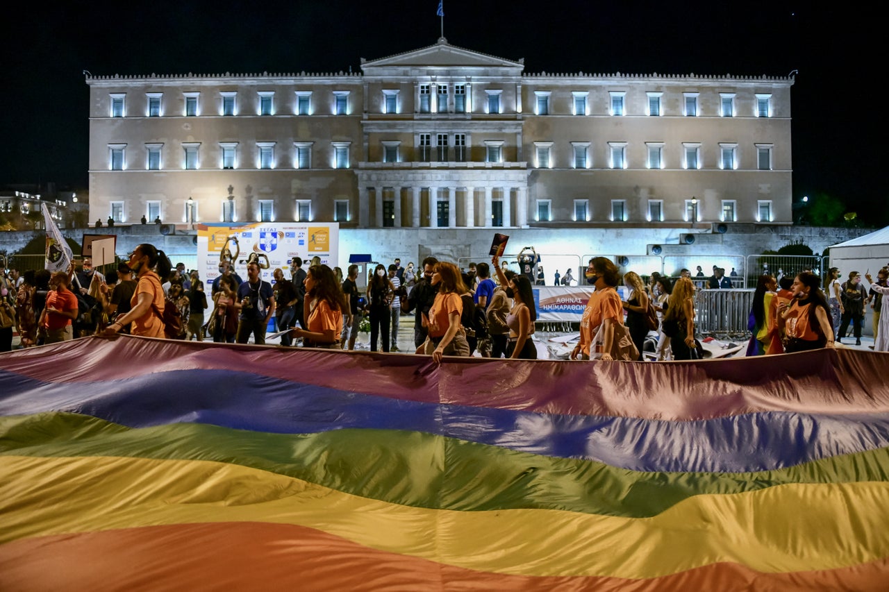 Στιγμιότυπο από την πορεία Athens Pride 2021 - πορεία περηφάνειας της ΛΟΑΤΚΙ ΚΑΙ LGBTQI+ κοινότητας. Γιορτή διεκδίκησης και μνήμης, με συνθήκες πανδημίας φέτος, αλλά με χαρακτήρα διαμαρτυρίας ενάντια σε μια ομοφοβική, τρανσφοβική και ρατσιστική κοινωνία, ενάντια την αστυνομική βία, την πατριαρχία, την ανισότητα, την απομόνωση και την κακοποίηση, Σάββατο 11 Σεπτεμβρίου 2021 (ΤΑΤΙΑΝΑ ΜΠΟΛΑΡΗ/ EUROKINISSI)