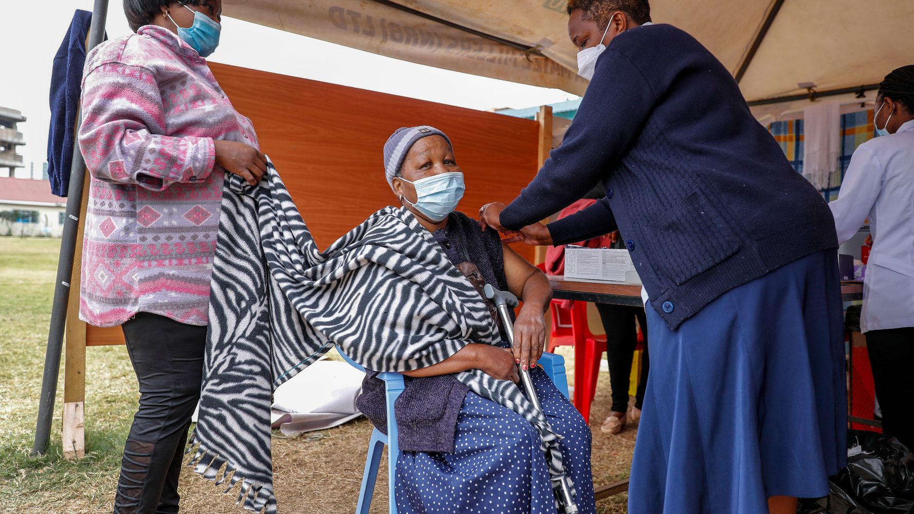 A Tale Of Two Clinics: Long Lines For Vaccine In Nairobi, Few Takers In Atlanta