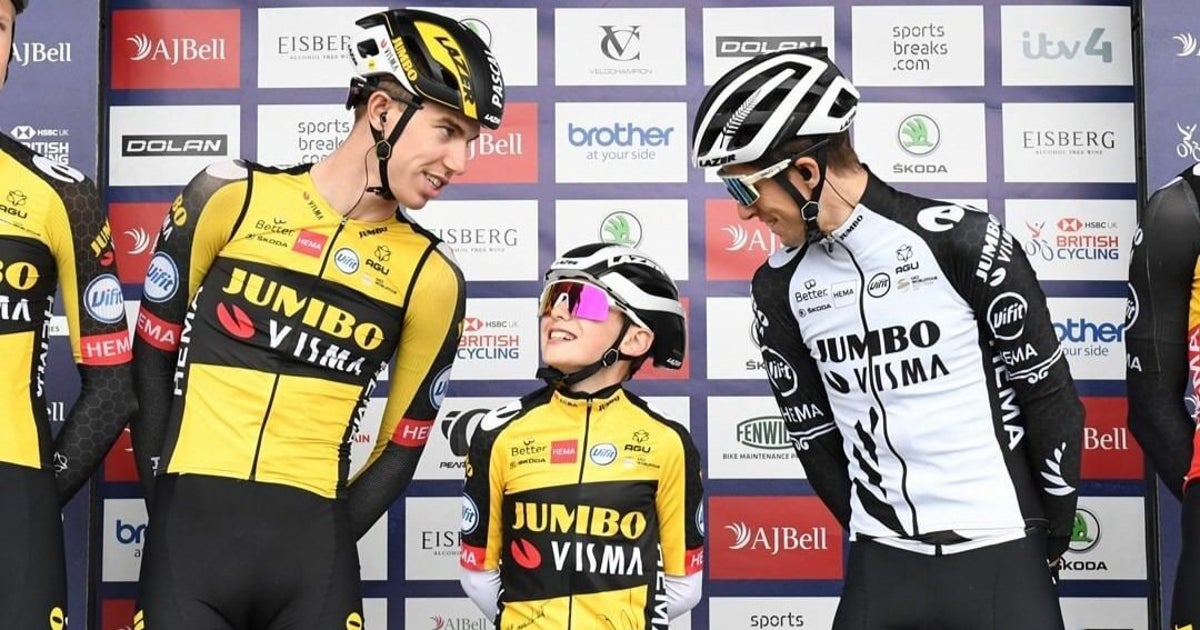 Sur Le Tour Cycliste De Grande Bretagne Ce Petit Garcon A Vole La Vedette Au Peloton Le Huffpost Sur Le Tour Cycliste De Grande Bretagne Ce Petit Garcon A Vole La Vedette Au Peloton Le Huffpost