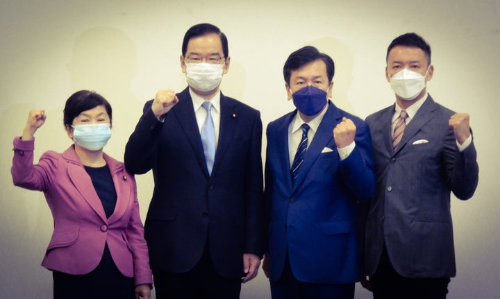 共通政策に調印した野党4党の党首たち=2021年9月8日、国会