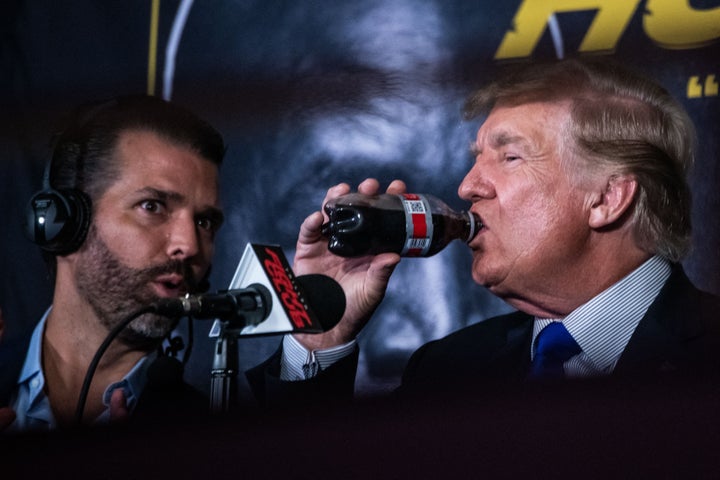 Donald Trump y Donald Trump Jr. se convirtieron en analistas de boxeo. & Nbsp;