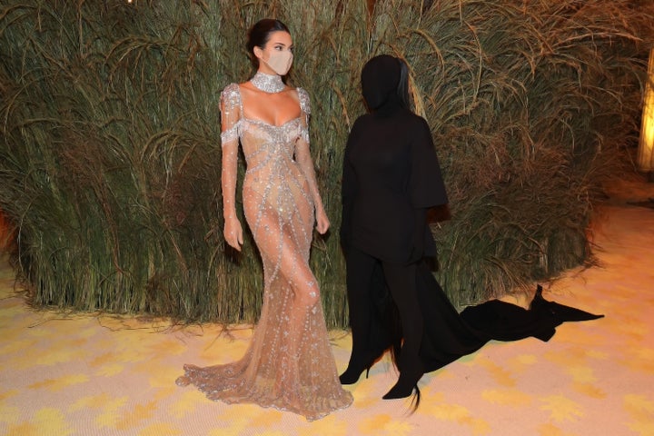 Kardashian con su hermana Kendall Jenner