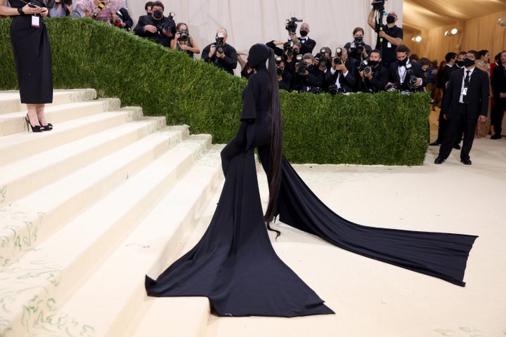 La larguísima coleta postiza de Kardashian