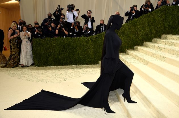 La tenue remarquée de Kim Kardashian au Met Gala signée Balenciaga