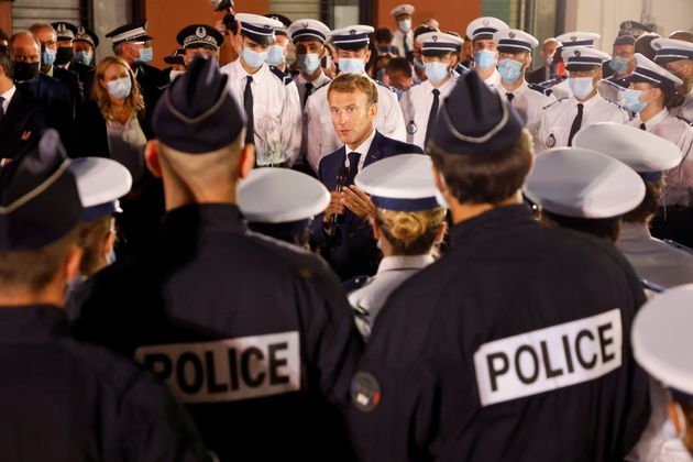 Ce mardi 14 septembre, Emmanuel Macron s'exprime pour annoncer des mesures en conclusion du Beauvau de la Sécurité, grande consultation promise en décembre pour renouer le lien entre police et population (photo prise le 1er septembre à l'occasion de la visite à Marseille du président sur la sécurité).