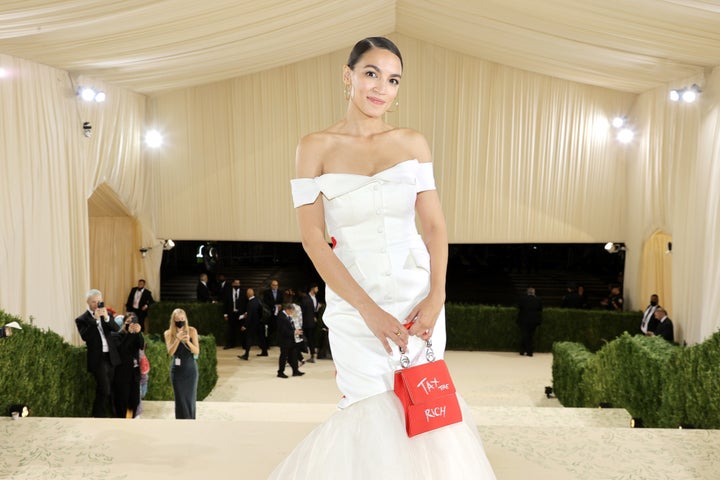 El bolso de Alexandria Ocasio-Cortez