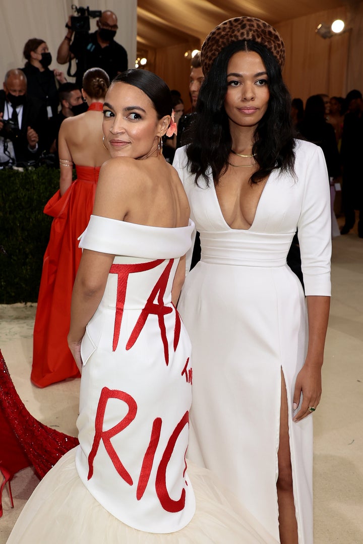Alexandria Ocasio-Cortez y Aurora James