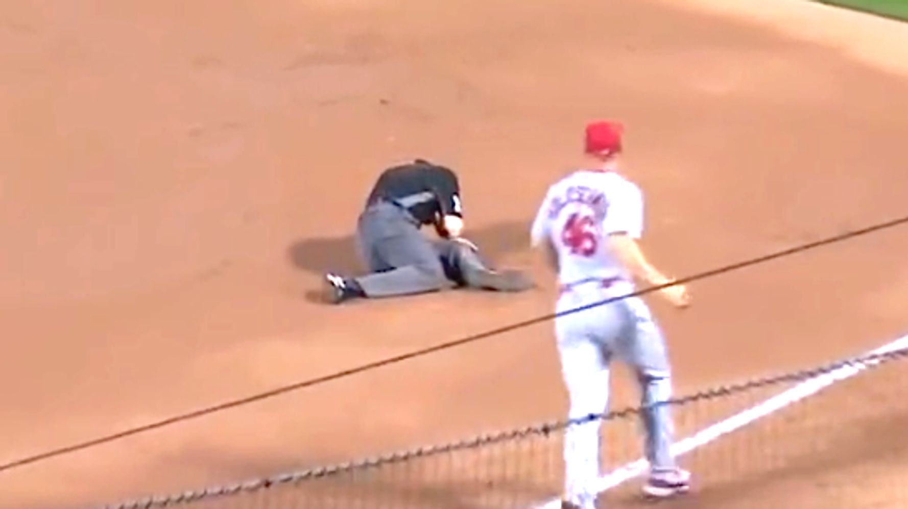 Video: MLB Ump Hit in Face by Wild Throw During Cardinals-Mets Game
