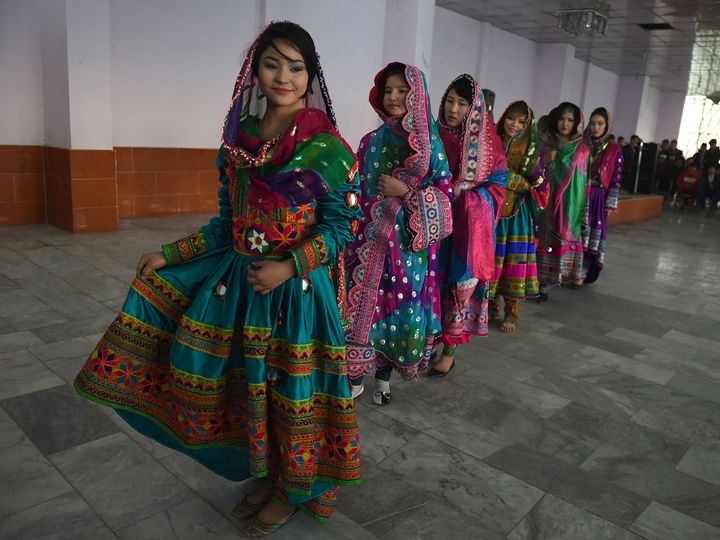 アフガニスタンの女性の伝統的な民族衣装（イメージ画像）
