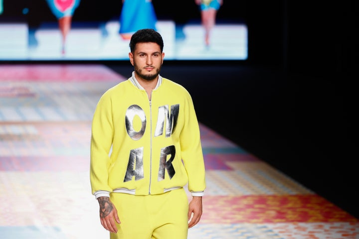 Omar Montes, desfilando para Agatha Ruiz de la Prada