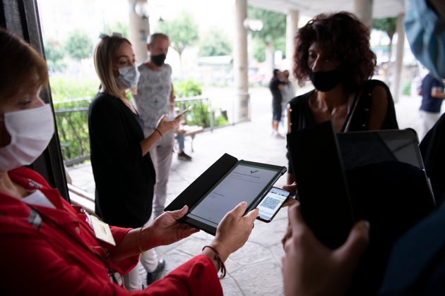 In vigore il decreto sul green pass al lavoro. Niente sospensione per chi non ce l In vigore il decreto sul green pass al lavoro. Niente sospensione per chi non ce l