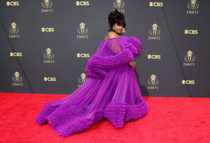 H Nicole Byer, του “Nailed It!”, με φόρεμα Christian Siriano.