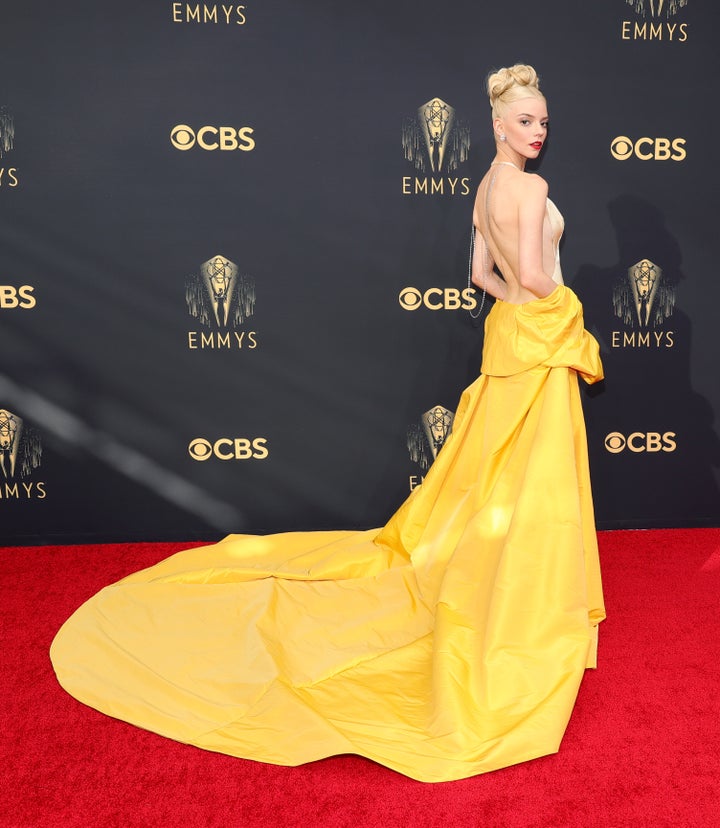Anya Taylor-Joy, de Dior, en la alfombra roja de los Premios Emmy.