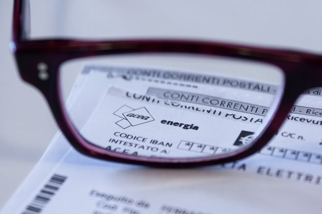 Extra bonus per le famiglie povere, taglio agli oneri di sistema. Giovedì il decreto contro il caro bollette Extra bonus per le famiglie povere, taglio agli oneri di sistema. Giovedì il decreto contro il caro bollette