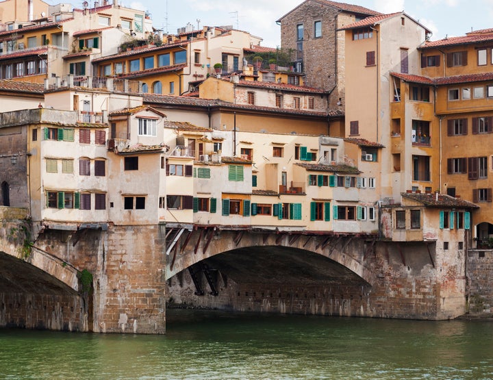 Apartments above the arch of the famous Ponto Vecchio in Florence