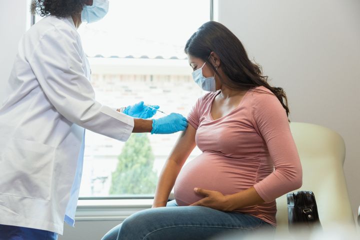 Έγκυος κάνει το εμβόλιο 