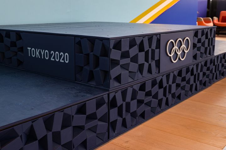 使用済みのプラスチックをリサイクルして製作された東京2020オリンピックの表彰台