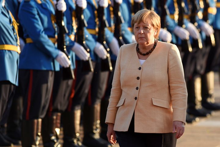 Η Γερμανίδα Καγκελάριος Άνγκελα Μέρκελ φτάνει στο Βελιγράδι με κρεμ σακάκι