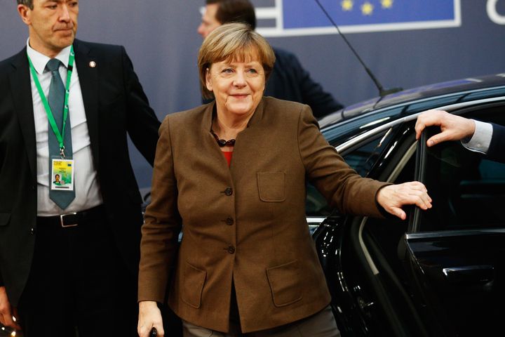 Η Καγκελάριος της Γερμανίας φτάνει για τη Σύνοδο του Ευρωπαϊκού Συμβουλίου στις Βρυξέλλες με καφετί σύνολο