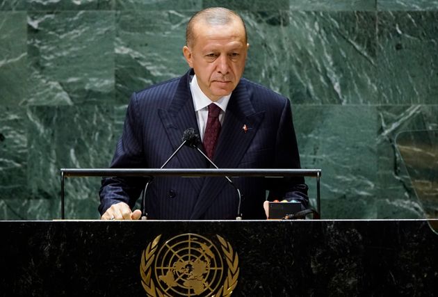 Ο Τούρκος Πρόεδρος Ρετζέπ Ταγίπ Ερντογάν απευθύνεται στην 76η Σύνοδο της Γενικής Συνέλευσης των Ηνωμένων Εθνών, Τρίτη, 21 Σεπτεμβρίου 2021 στα κεντρικά γραφεία του ΟΗΕ. (Eduardo Munoz/Φωτογραφία πισίνας μέσω AP)