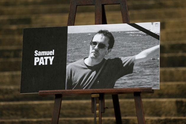 Le portrait de Samuel Paty, lors de l'hommage national le 20 octobre 2020, quatre jours après son assassinat.