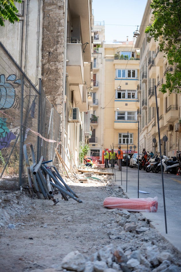 Εργασίες στα νέα πεζοδρόμια της Αθήνας