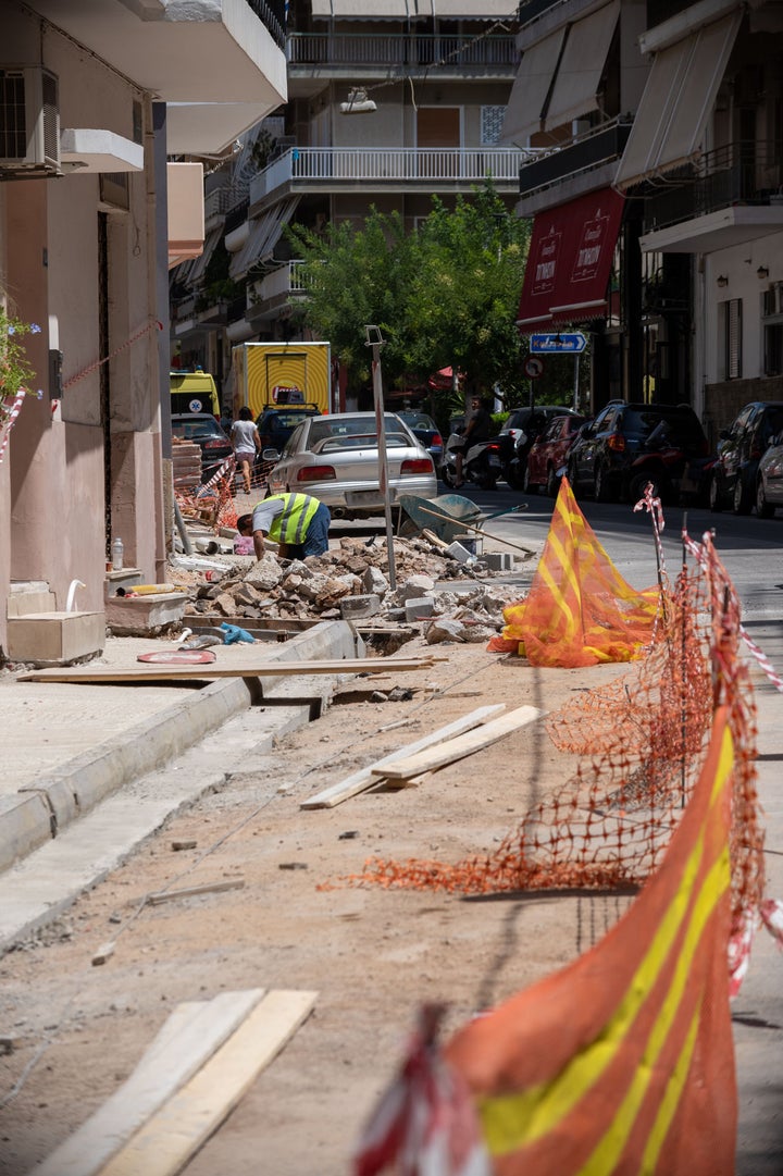 Εργασίες στα νέα πεζοδρόμια της Αθήνας