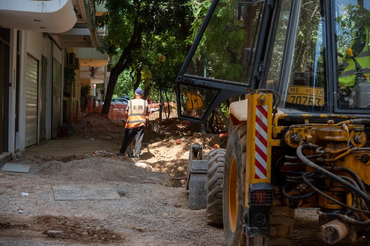 Εργασίες στα νέα πεζοδρόμια της Αθήνας