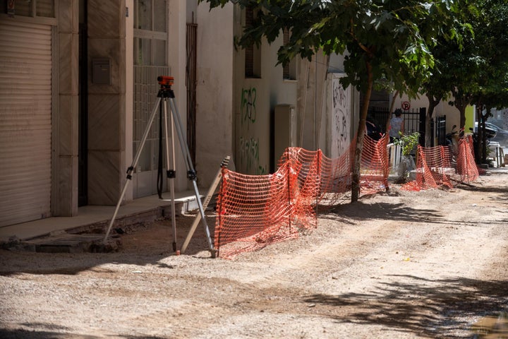 Εργασίες στα νέα πεζοδρόμια της Αθήνας