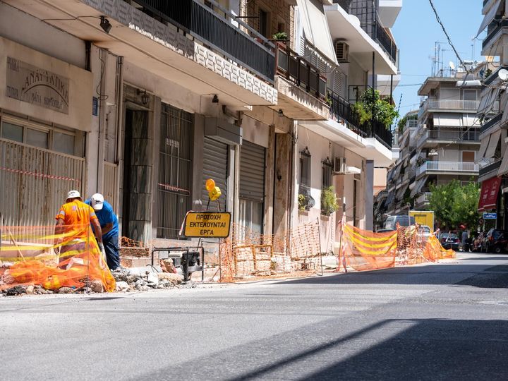 Εργασίες στα νέα πεζοδρόμια της Αθήνας