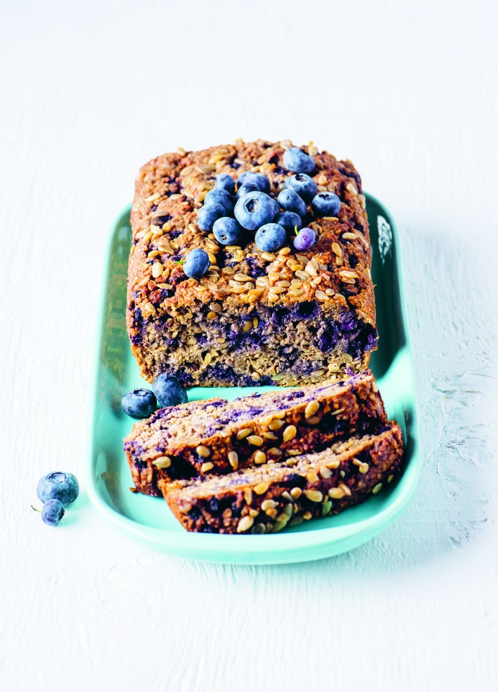 Dumbbell and go!, a cake full of proteins and seeds of all kinds