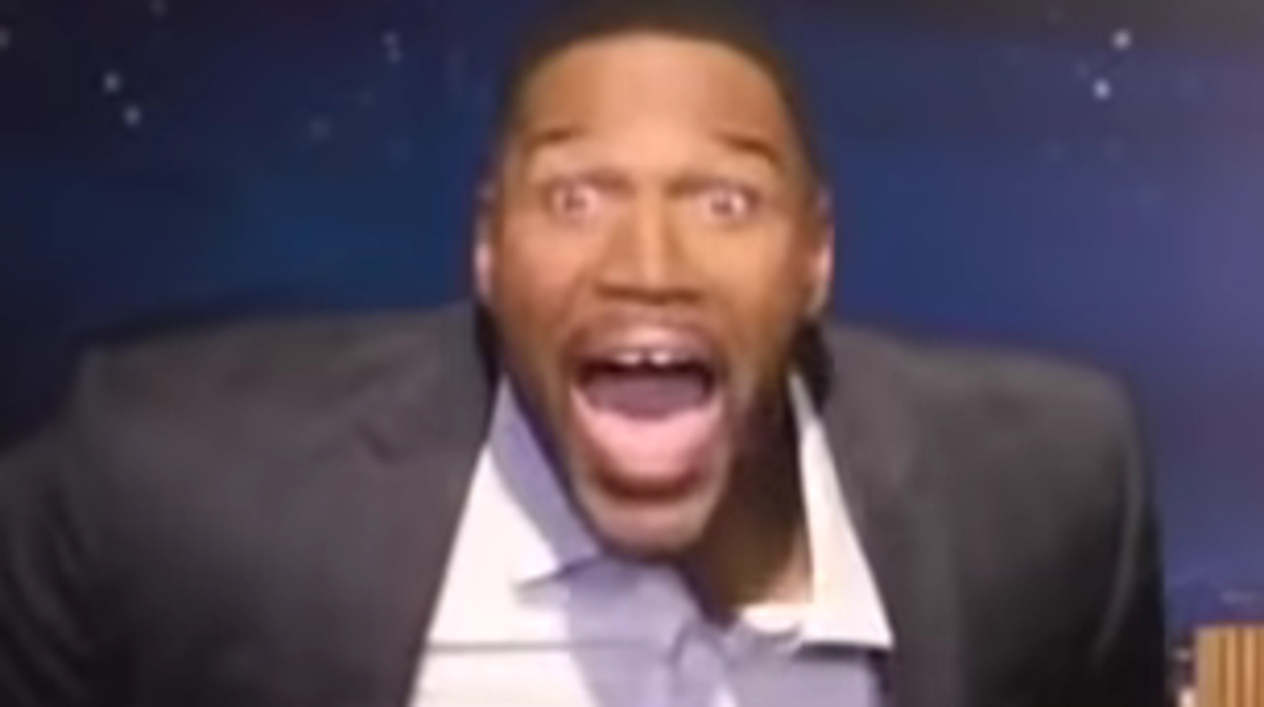 Michael Strahan Pretends To Be His Waxwork And Freaks People Out