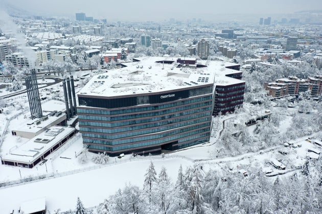 Τα επιβλητικά κτίρια της τράπεζας Credit Suisse στο Ίτλιμπεργκ, στις παρυφές της πόλης της Ζυρίχης. 