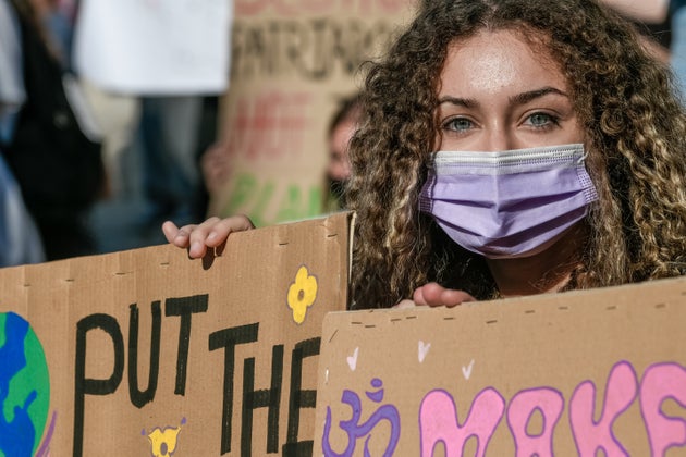 Μαθητές και νέοι του «Fridays for Future Greece» και της «Πρωτοβουλίας Νέων» καλούν τους πολίτες στο Σύνταγμα, σε συγκέντρωση και πορεία για το κλίμα.Θα συμμετάσχουν περιβαλλοντικές οργανώσεις, κόμματα με αναφορά στην Αριστερά, στην οικολογία και στη φιλοζωία και αρκετοί πολίτες, Παρασκευή 24 Σεπτεμβρίου 2021 (ΜΙΧΑΛΗΣ ΚΑΡΑΓΙΑΝΝΗΣ/ EUROKINISSI)