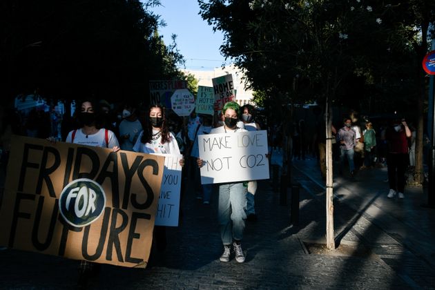 Μαθητές και νέοι του «Fridays for Future Greece» και της «Πρωτοβουλίας Νέων» καλούν τους πολίτες στο Σύνταγμα, σε συγκέντρωση και πορεία για το κλίμα.Θα συμμετάσχουν περιβαλλοντικές οργανώσεις, κόμματα με αναφορά στην Αριστερά, στην οικολογία και στη φιλοζωία και αρκετοί πολίτες, Παρασκευή 24 Σεπτεμβρίου 2021 (ΜΙΧΑΛΗΣ ΚΑΡΑΓΙΑΝΝΗΣ/ EUROKINISSI)