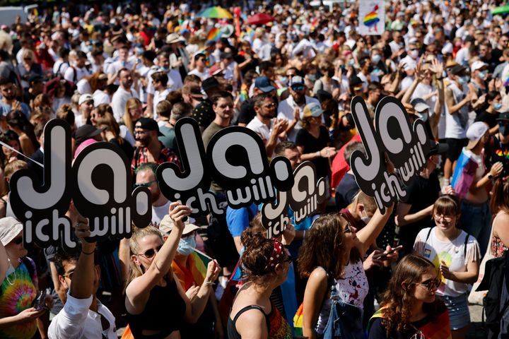Pride στη Ζυρίχη λίγες ημέρες πριν το δημοψήφισμα. 