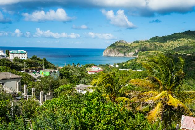 Νησί δέχεται μόνο τουρίστες με ετήσιο εισόδημα 70.000 δολάρια και απαιτεί ελάχιστη διαμονή 14