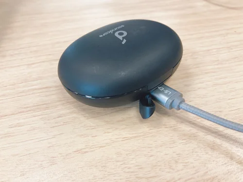 ノイズキャンセリング搭載！大人気「Anker」のワイヤレスイヤホンが30