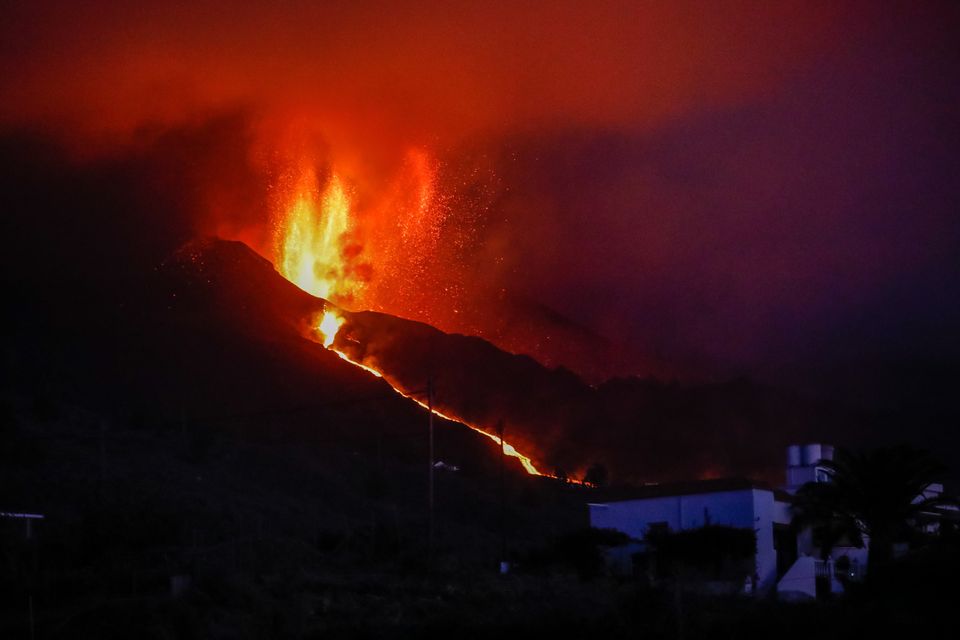 Λα Πάλμα: Μείνετε σπίτι, κλείστε πόρτες και παράθυρα - Η λάβα του ηφαιστείου φτάνει στη