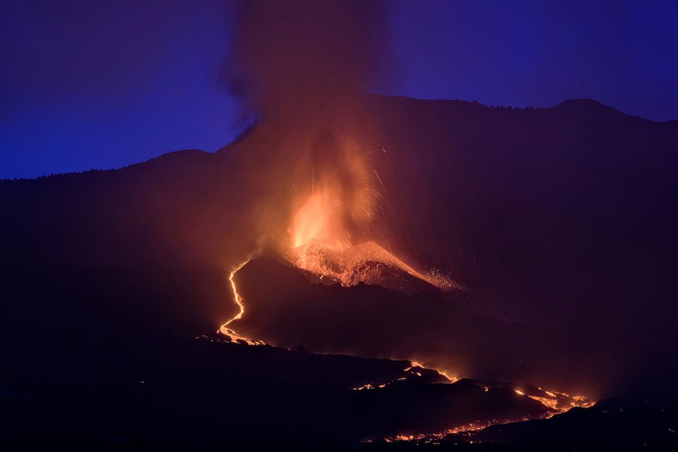 Λα Πάλμα: Μείνετε σπίτι, κλείστε πόρτες και παράθυρα - Η λάβα του ηφαιστείου φτάνει στη