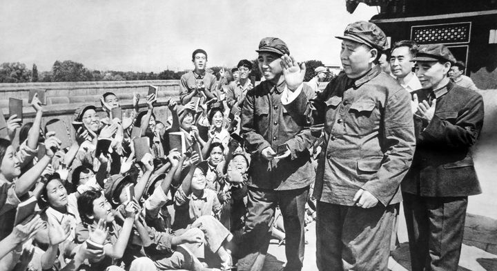 1966年 毛沢東と林彪（一番右）（資料写真）