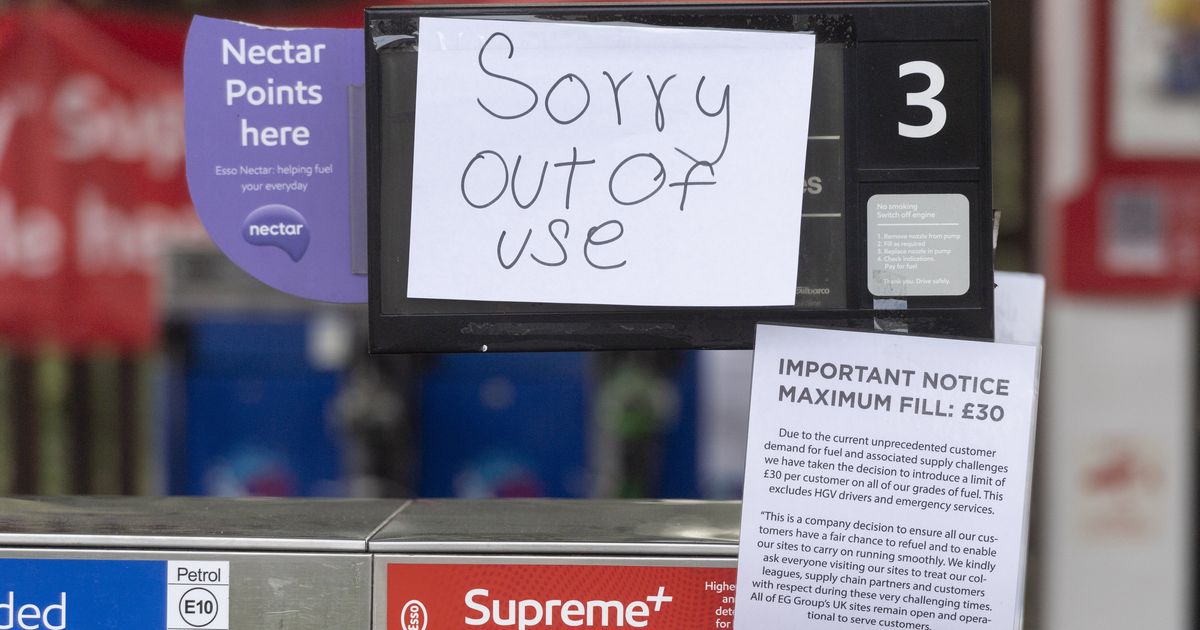 Großbritanniens Benzinmangel hat den Einheimischen nicht ihren Sinn für Humor verloren