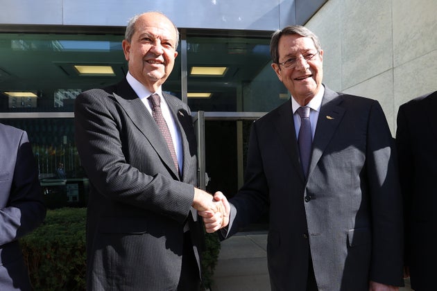 Αναστασιάσης και Τατάρ κατά την τριμερή συνάντηση στη Νέα Υόρκη.