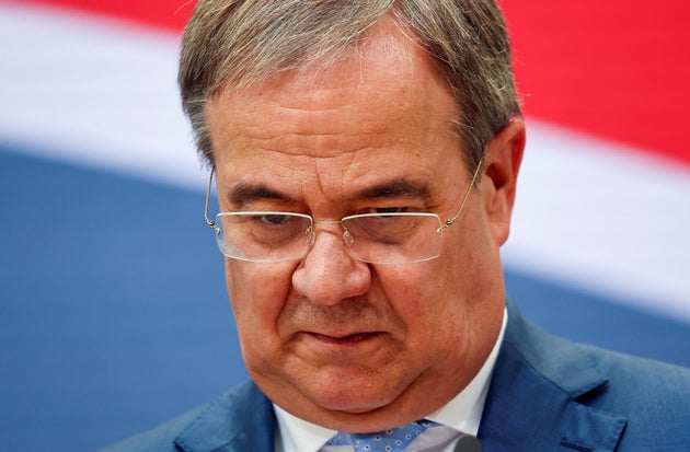 Armin Laschet, candidat de la CDU aux législatives allemandes, est poussé vers la sortie après le revers historique de son parti.