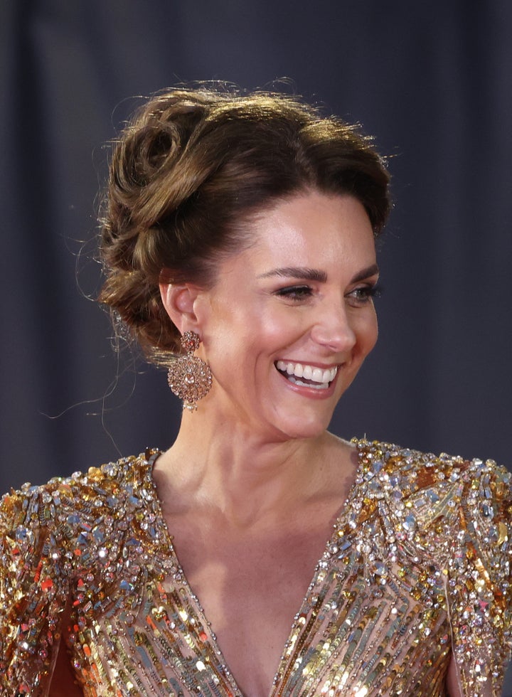 Kate Middleton dazzles in shimmering gold dress at James Bond premiere 3 Kate Middleton dazzles in shimmering gold dress at James Bond premiere