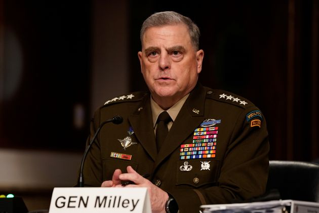 Mark Milley, chef d'état-major des États-Unis (c'est-à-dire le plus haut gradé de l'armée américaine) a démenti avoir prévenu la Chine par crainte que Donald Trump lance une attaque.