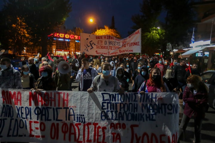 ΣΥΓΚΕΝΤΡΩΣΗ ΔΙΑΜΑΡΤΥΡΙΑΣ ΣΤΗΝ ΠΛΑΤΕΙΑ ΤΕΡΨΙΘΕΑΣ ΣΤΗ ΣΤΑΥΡΟΥΠΟΛΗ ΑΠΟ ΦΟΙΤΗΤΙΚΟΥΣ ΣΥΛΛΟΓΟΥΣ ΜΕ ΑΦΟΡΜΗ ΤΑ ΕΠΕΙΣΟΔΙΑ ΣΤΟ 1ο ΚΑΙ 2ο ΕΠΑΛ ΣΤΑΥΡΟΥΠΟΛΗΣ(ΜΟΤΙΟΝΤΕΑΜ/ΒΕΡΒΕΡΙΔΗΣ ΒΑΣΙΛΗΣ)