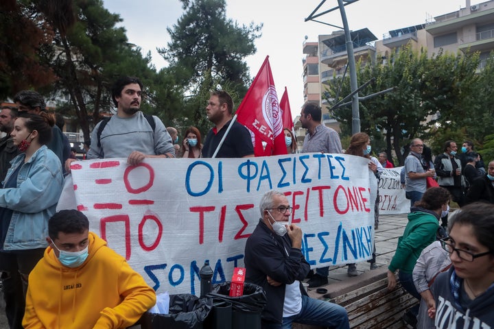 ΣΥΓΚΕΝΤΡΩΣΗ ΔΙΑΜΑΡΤΥΡΙΑΣ ΣΤΗΝ ΠΛΑΤΕΙΑ ΤΕΡΨΙΘΕΑΣ ΣΤΗ ΣΤΑΥΡΟΥΠΟΛΗ ΑΠΟ ΦΟΙΤΗΤΙΚΟΥΣ ΣΥΛΛΟΓΟΥΣ ΜΕ ΑΦΟΡΜΗ ΤΑ ΕΠΕΙΣΟΔΙΑ ΣΤΟ 1ο ΚΑΙ 2ο ΕΠΑΛ ΣΤΑΥΡΟΥΠΟΛΗΣ(ΜΟΤΙΟΝΤΕΑΜ/ΒΕΡΒΕΡΙΔΗΣ ΒΑΣΙΛΗΣ)