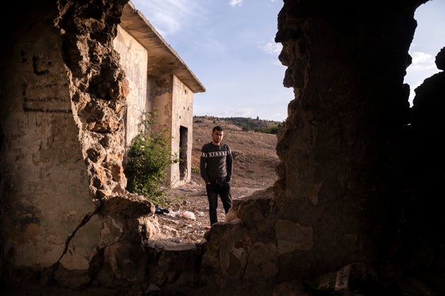 Για τους πρόσφυγες στην Ελλάδα, ο δρόμος για τον «παράδεισο» περνά μέσα από την